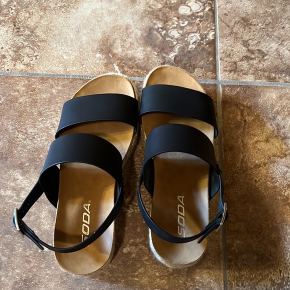 Sandals - Picture 3 of 4